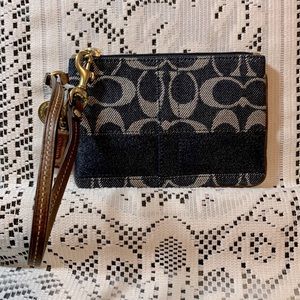 COACH BLUE/WHITE BLUE STRIPE CORNER ZIP SIGNATURE DENIM WRISTLET